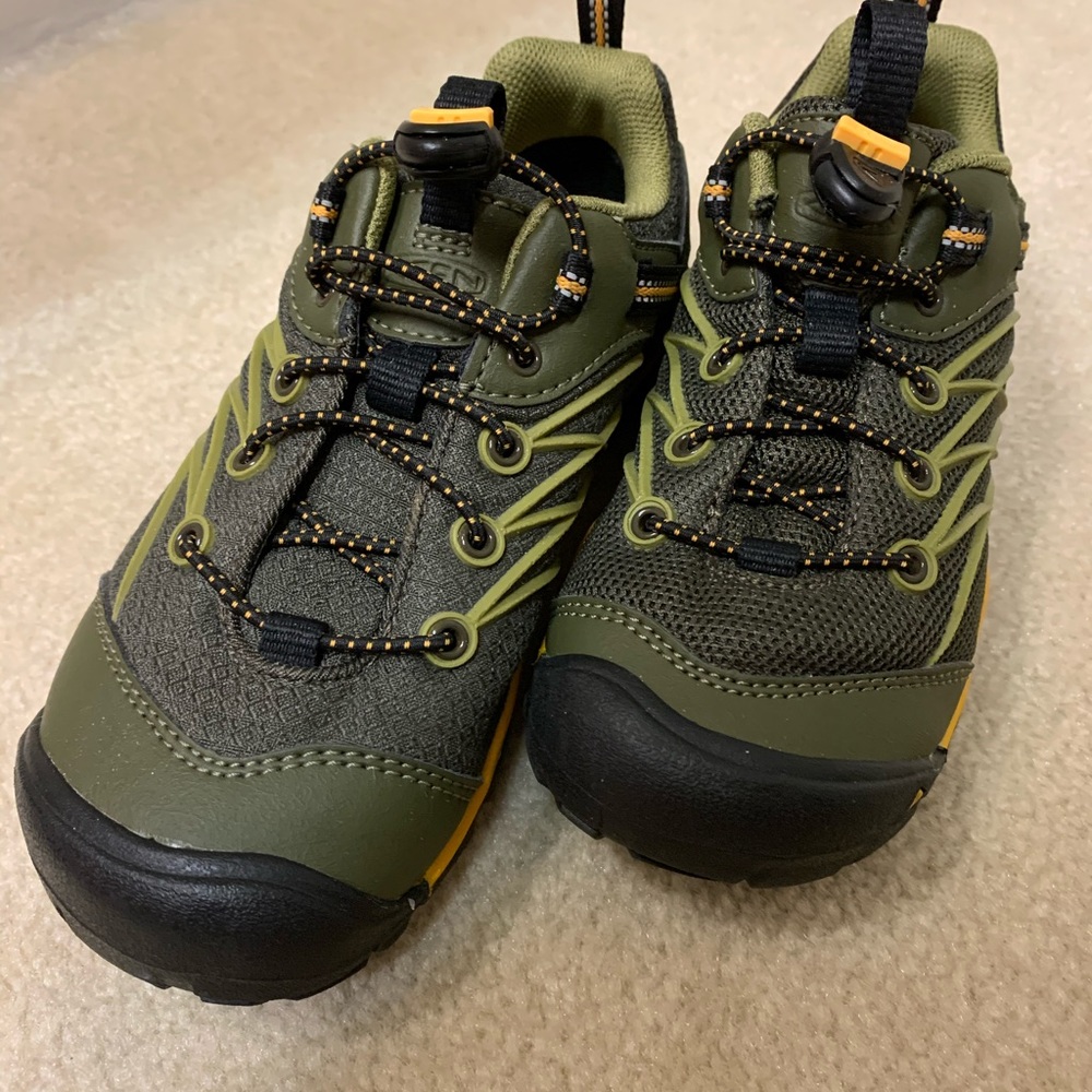 Keen sneakers size 1 NWOT